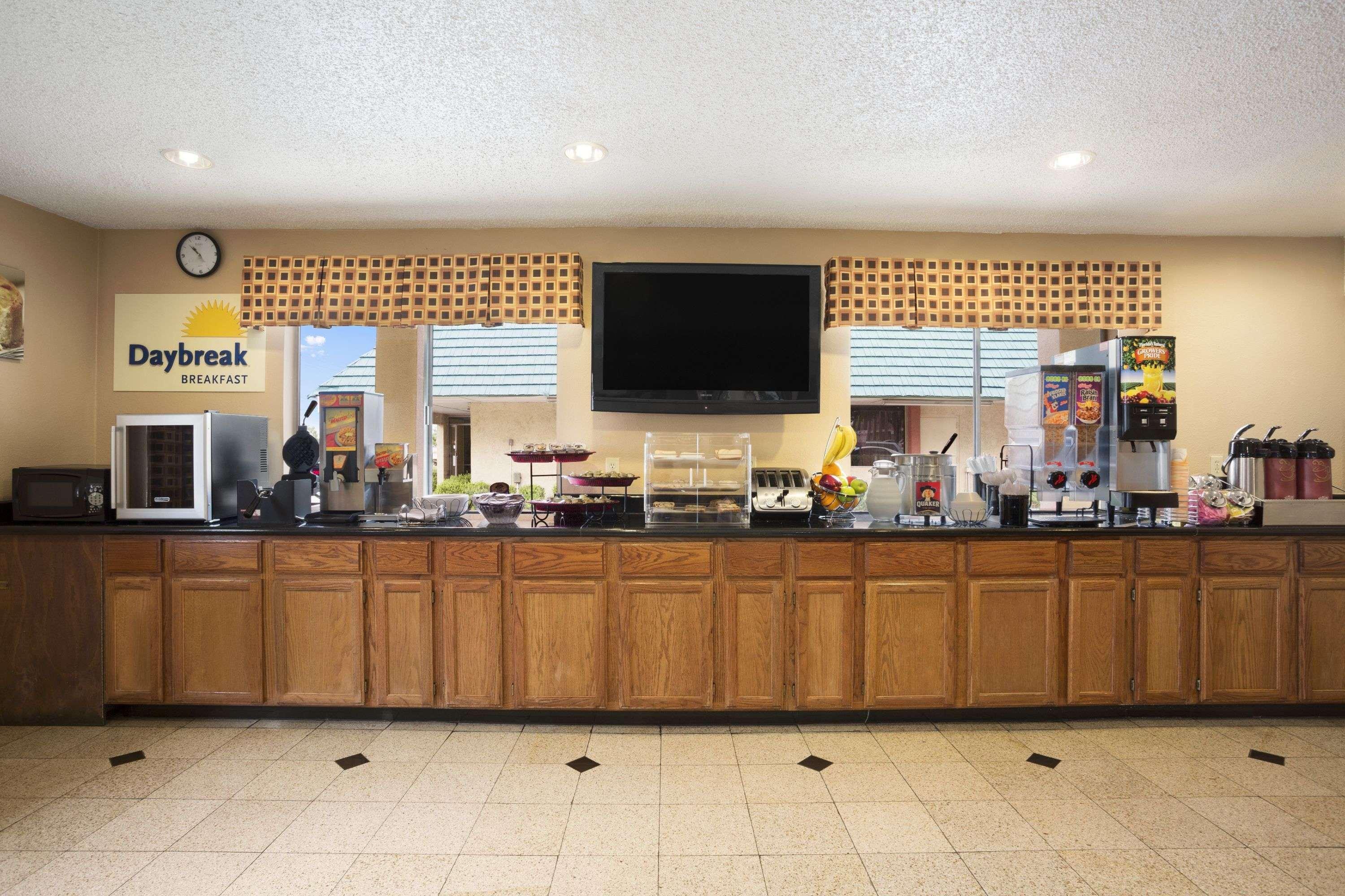Days Inn By Wyndham Dallas Irving Exterior photo